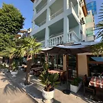 Prima Vera Hotel 2*